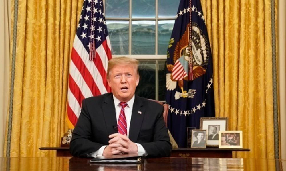 Απέρριψε το πακέτο στήριξης των 900 δισ. ο Τραμπ